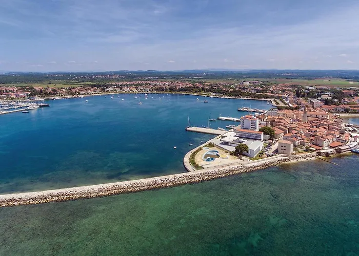 Beautiful Home In Novigrad With Wifi