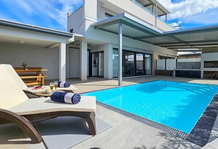 Sea House 1